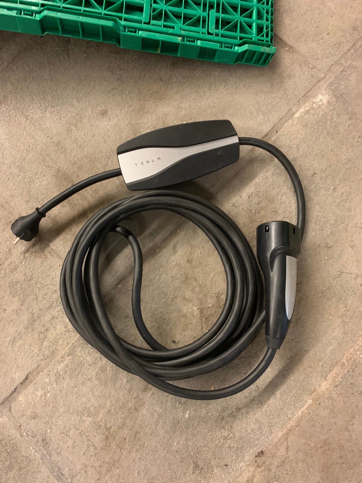 tesla lade UMC | FINN.no Tesla lader mobile connector UMC lader | FINN.no