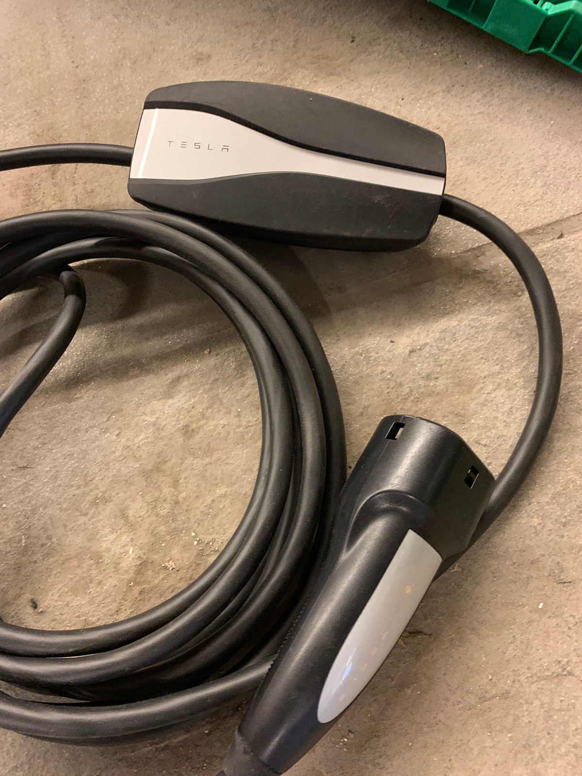 tesla lade UMC | FINN.no Tesla lader mobile connector UMC lader | FINN.no