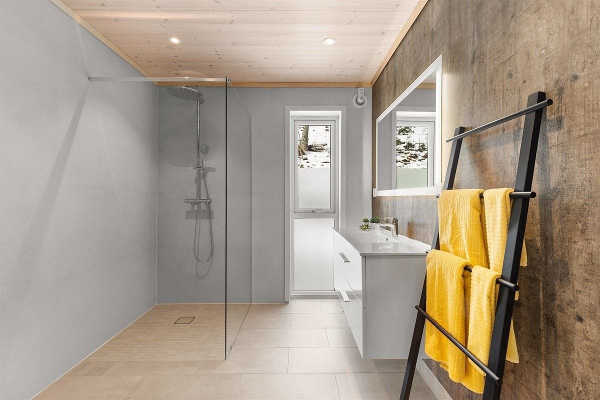 Bad med regndusj Galleribilde