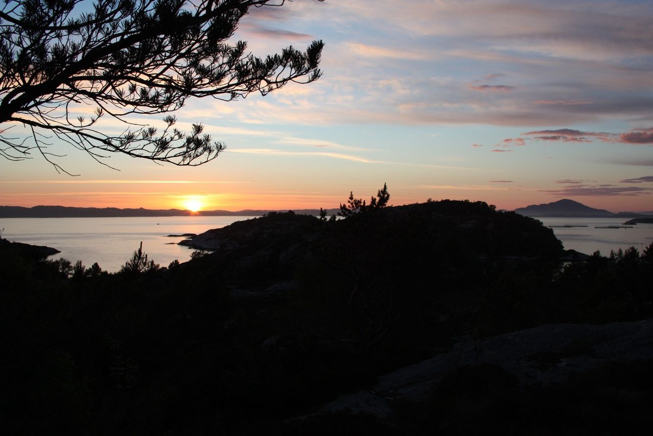 TOMTER INKL. BÅTPLASS – VED BADESTRAND OG BÅTHAVN! Mulighet for naust.