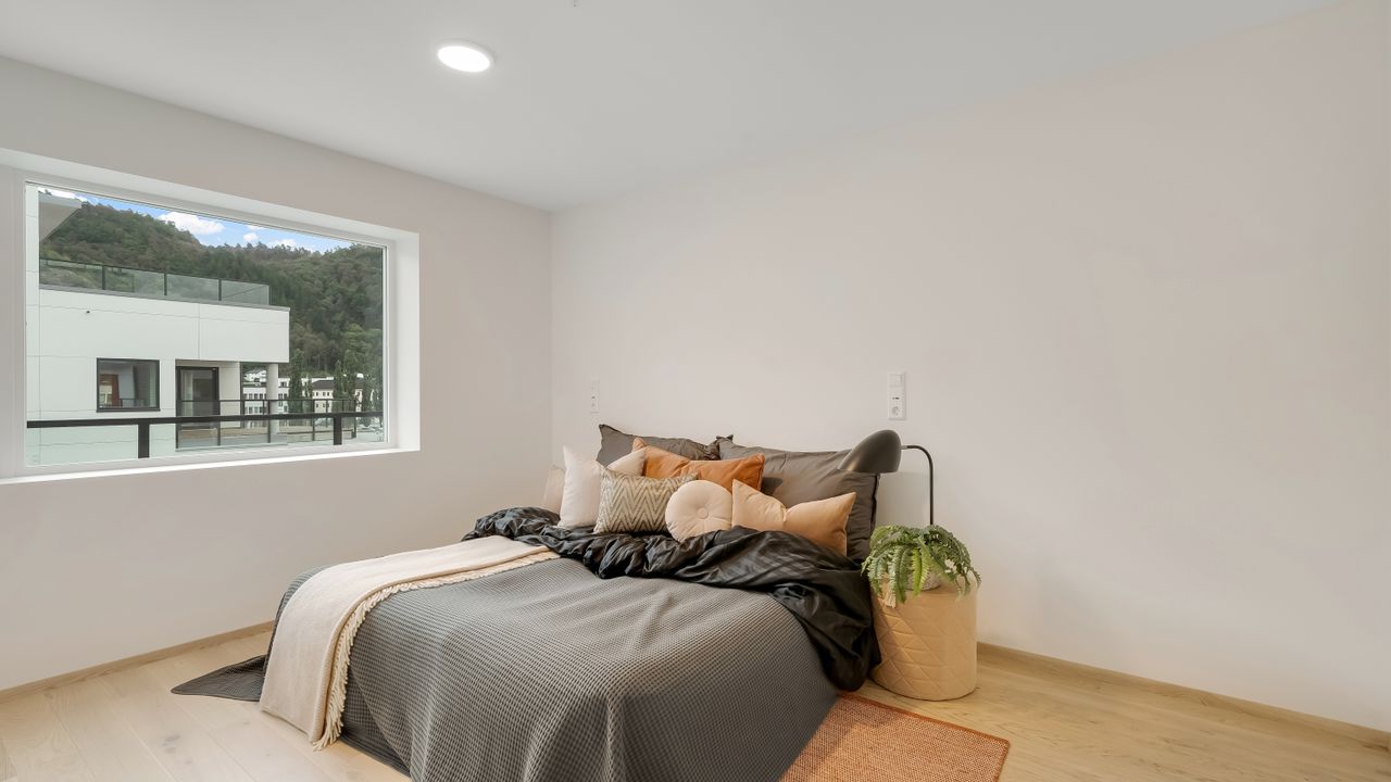 Image #9 LYNGDAL SENTRUM - SOLGT - Oppgradert 3-roms leilighet med solrik vestvendt veranda og parkering i kjeller