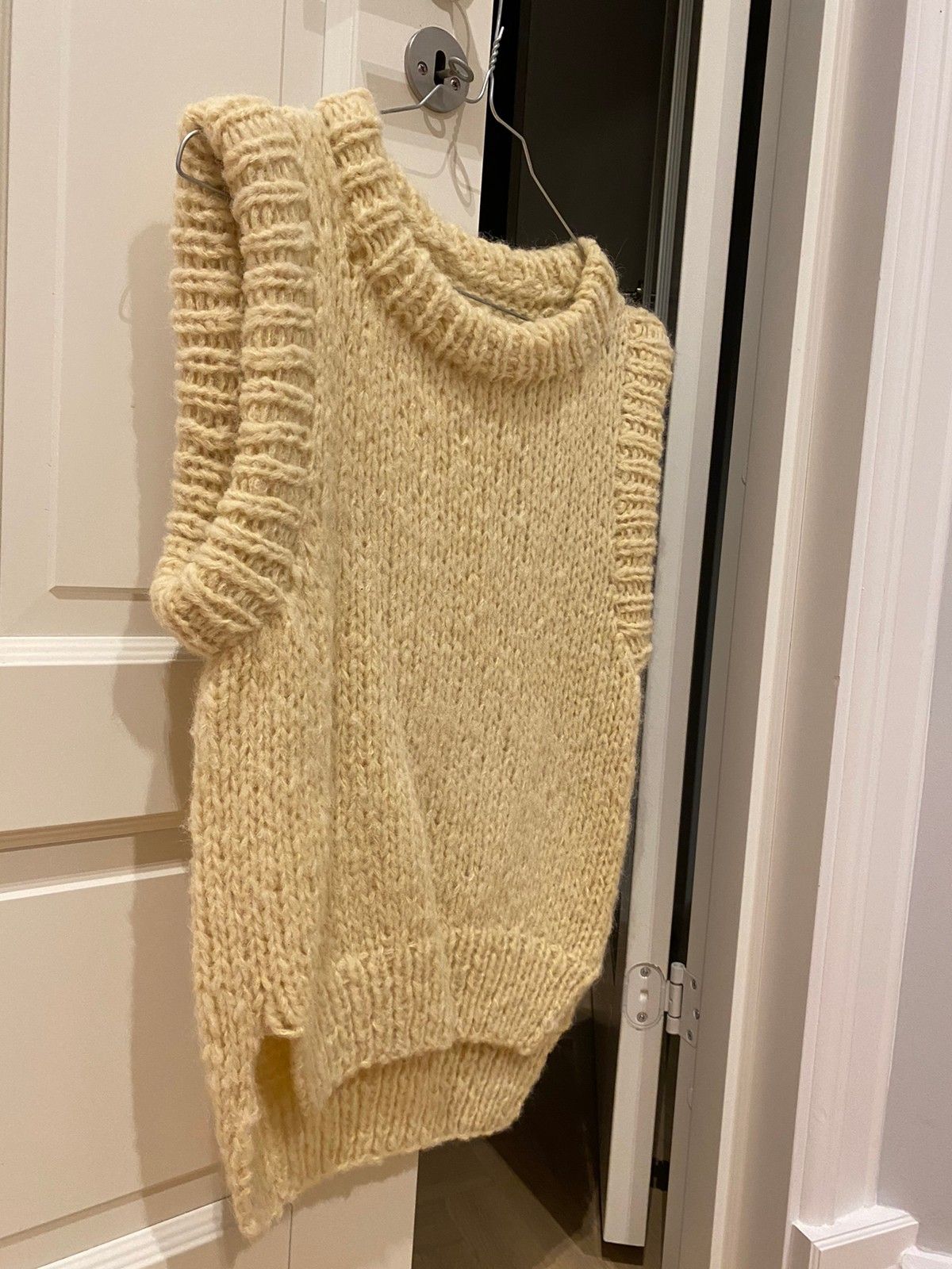 HELT NY! MIN MOTE STRIKKEVEST // GUL | FINN torget