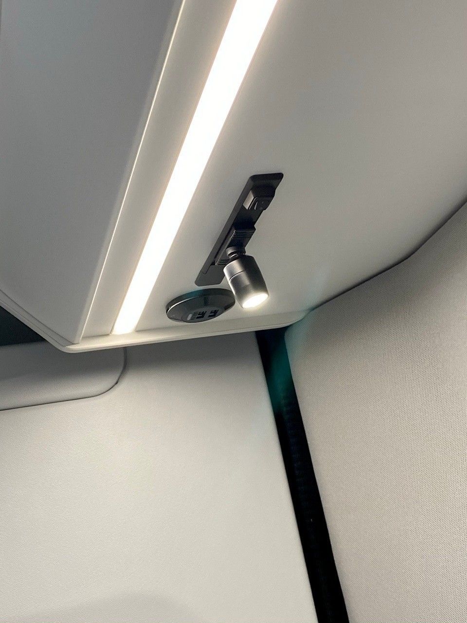 Leselys og laddeuttak usb.