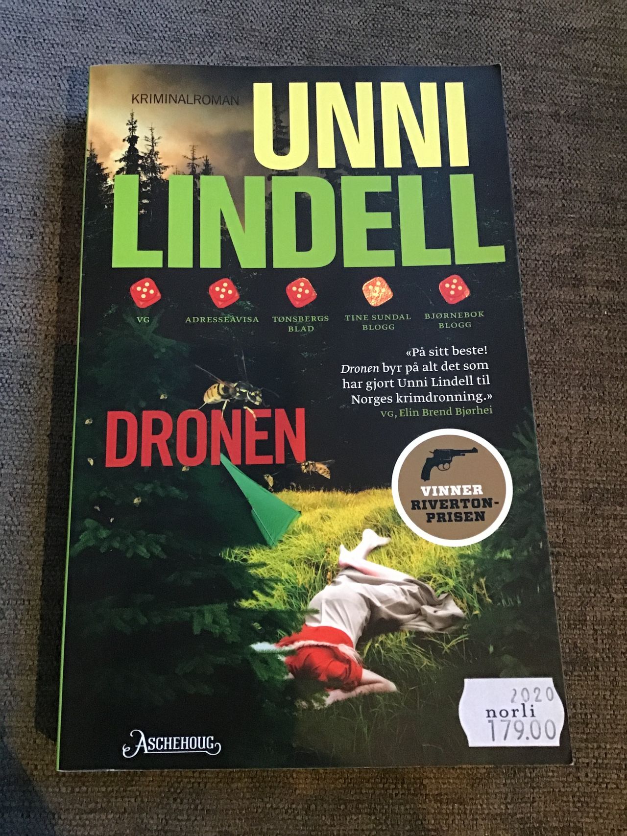 Pocketbok: Unni Lindell, Dronen torget