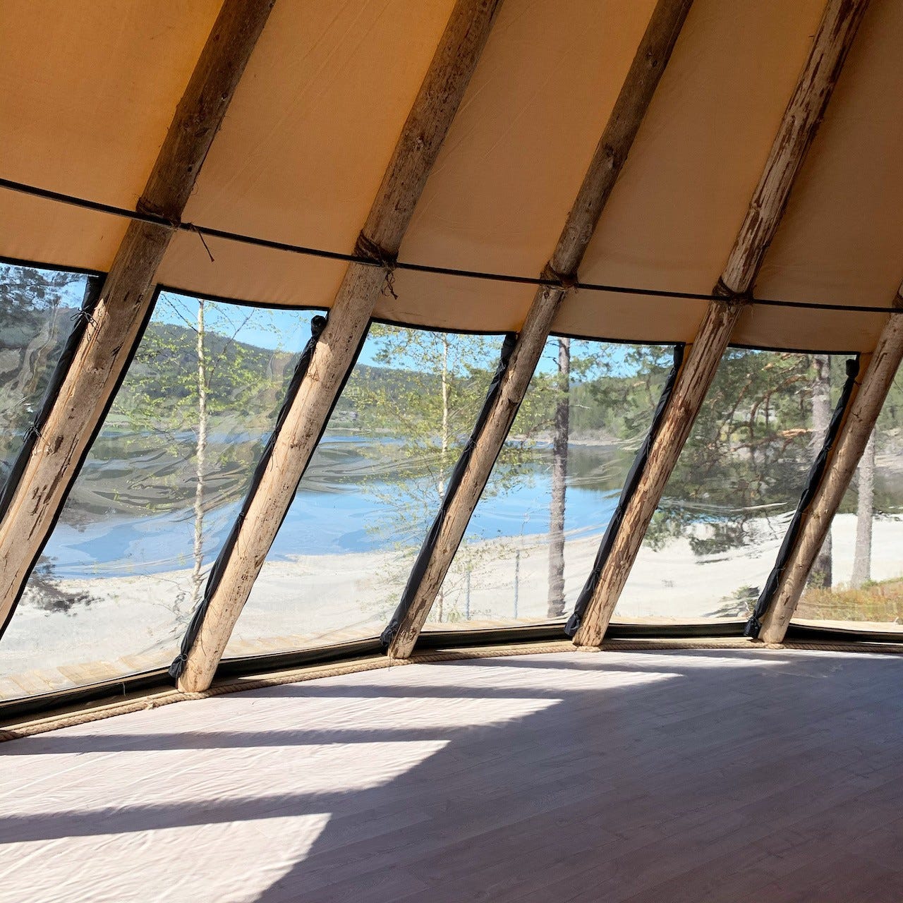 Vinduene i lavvoen Galleribilde