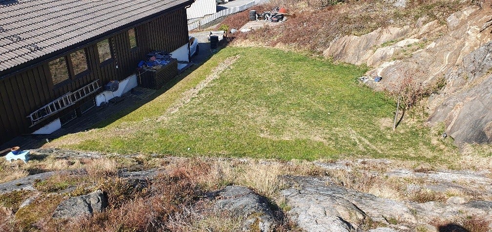Uteplass, bak huset Galleribilde