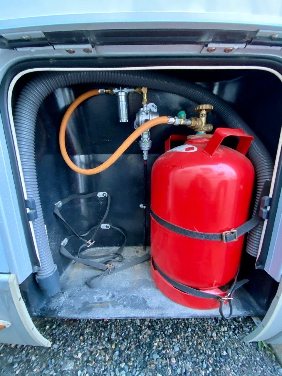 gassfilter og krasjsensor,god plass.