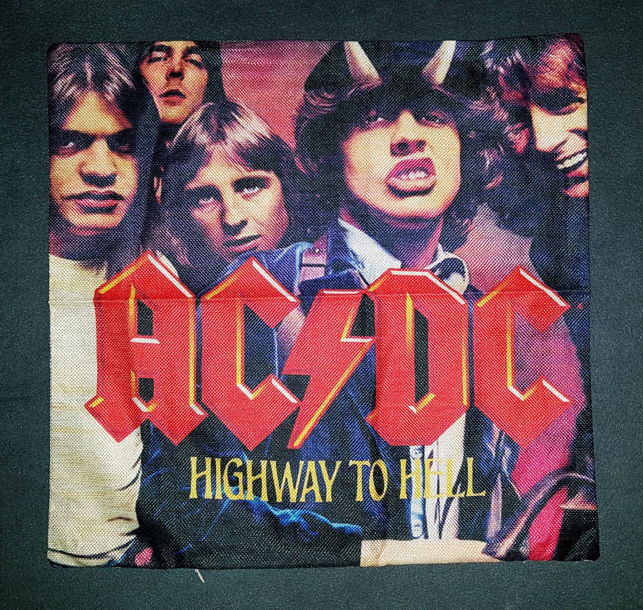 Nytt stort AC/DC putetrekk. (Gratis frakt.) | FINN-torget