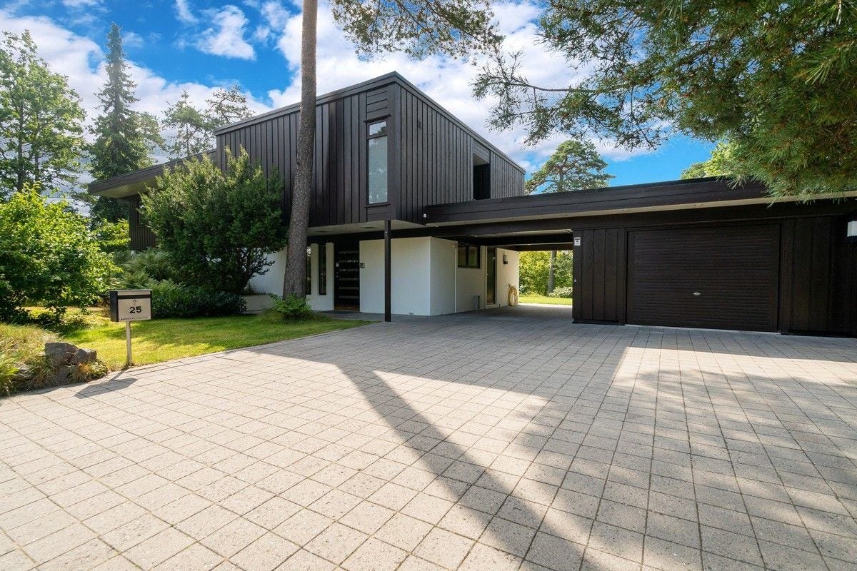 Gode parkeringsmuligheter. Her er det også mulighet for å spille basket og bordtennis Galleribilde