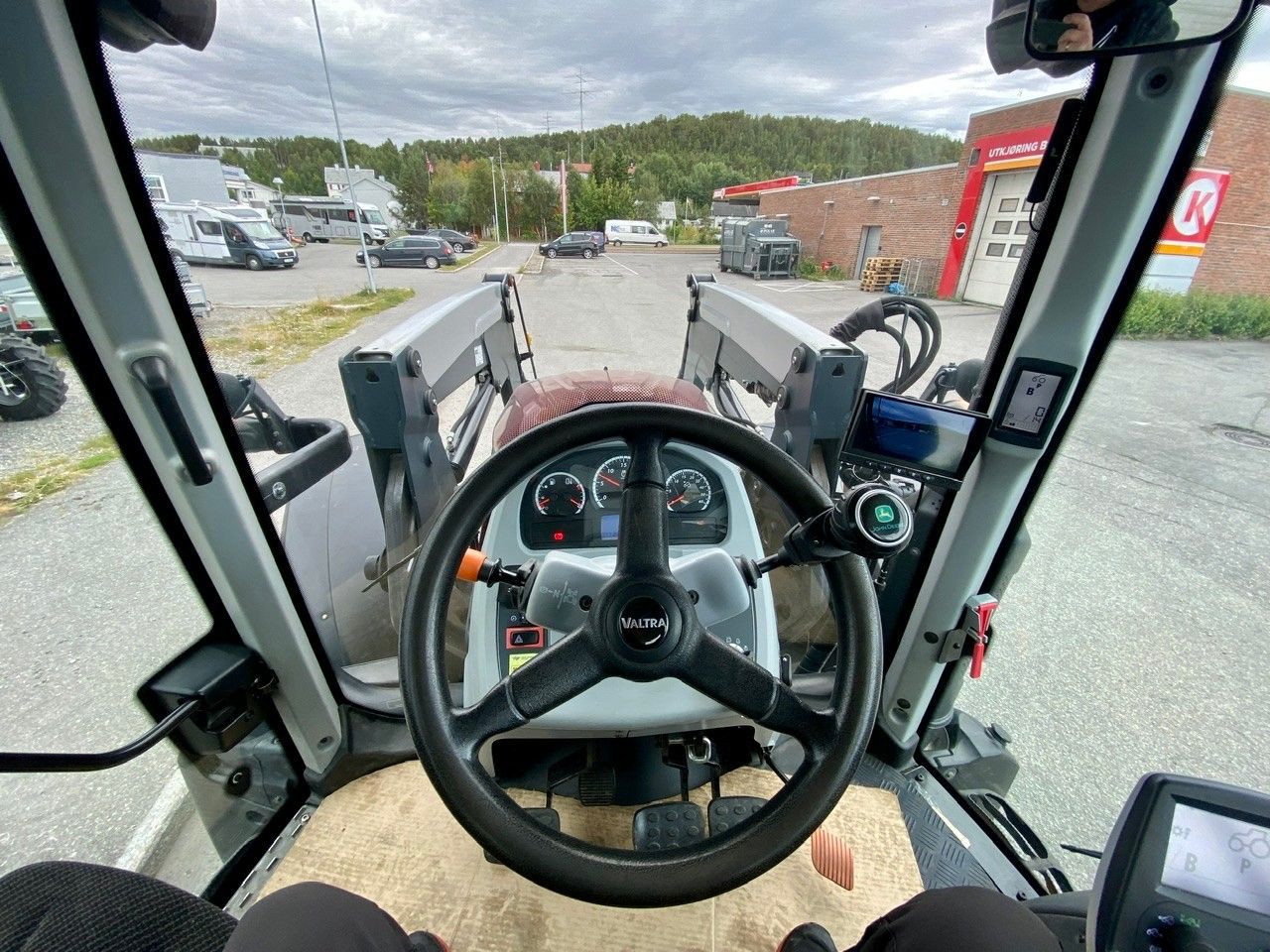 832_714535102.jpg