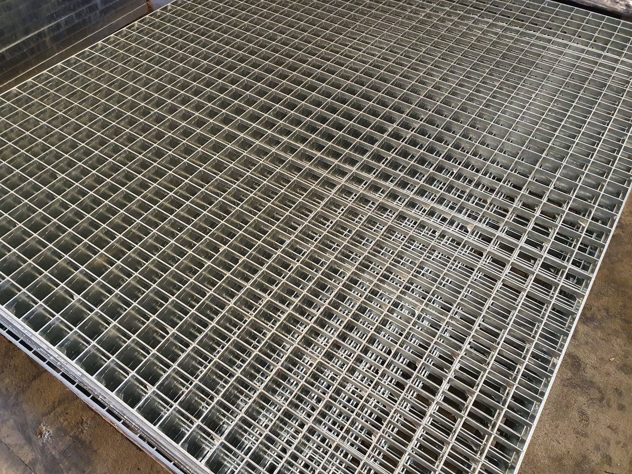 Galvaniserte gitterrister, rustfrie stålrister, aluminiumsrister ...