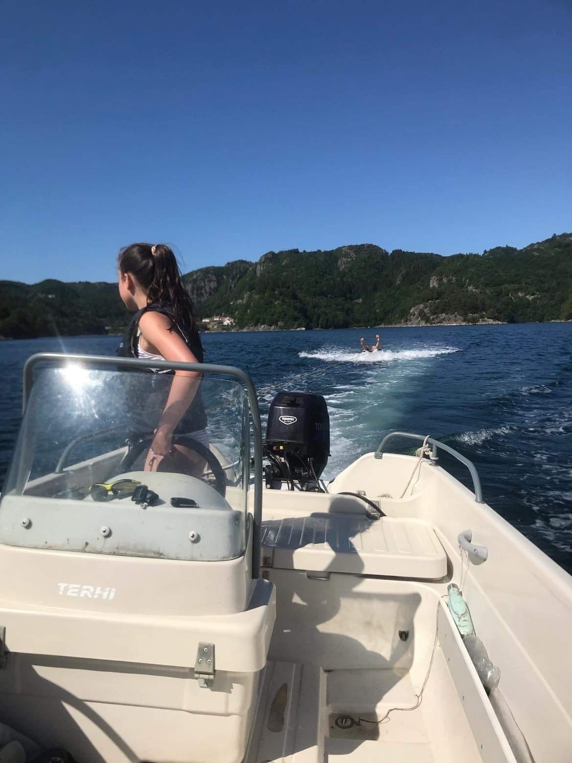 Badeleke som kan henge bak på båten Galleribilde