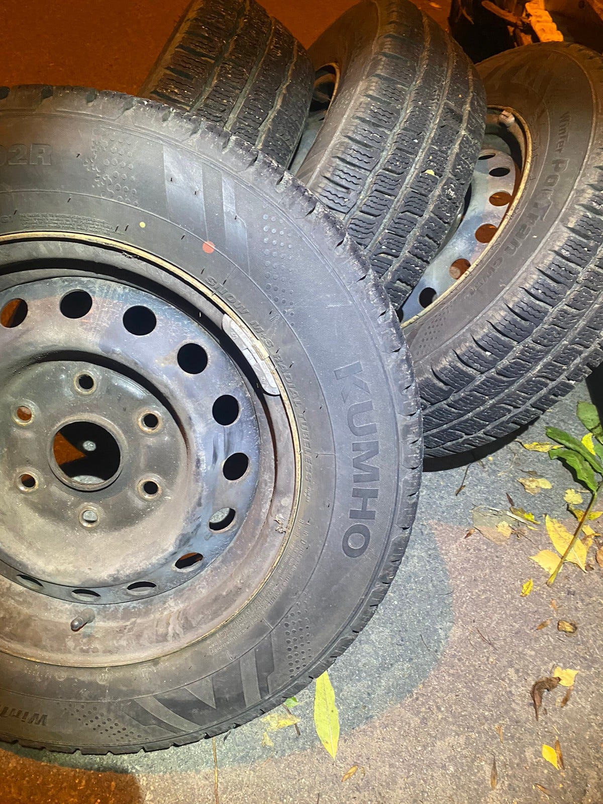 Fint Vinterdekk Med Pigg Fri 195 70R 15C Passer Til Toyota Hiace 2WD 