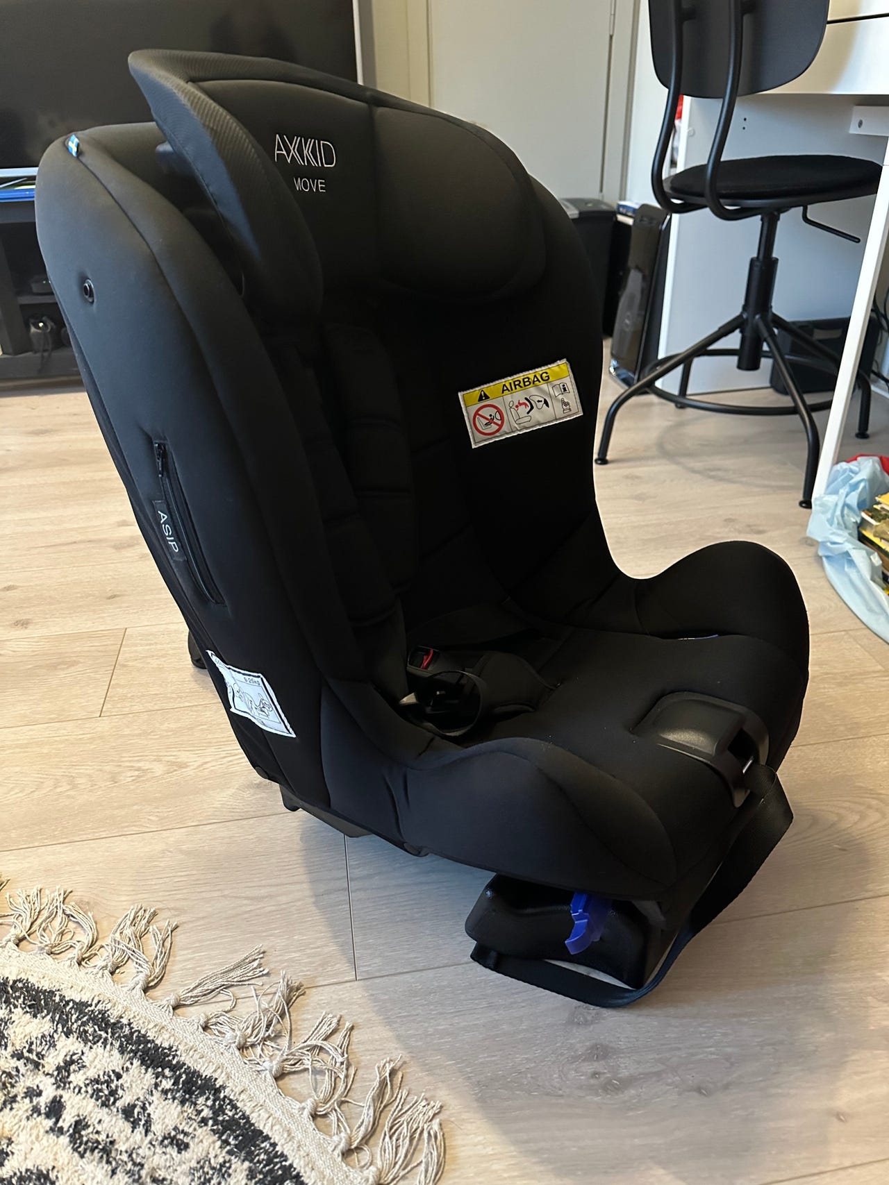 Barnesete AxKid Move bakovervendt. FINN.no