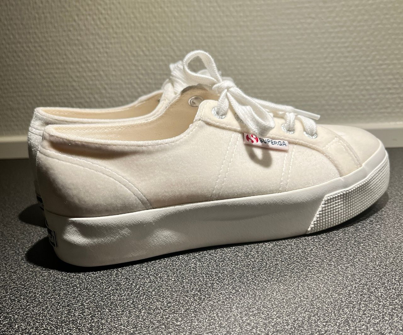 Superga svart cheap velour