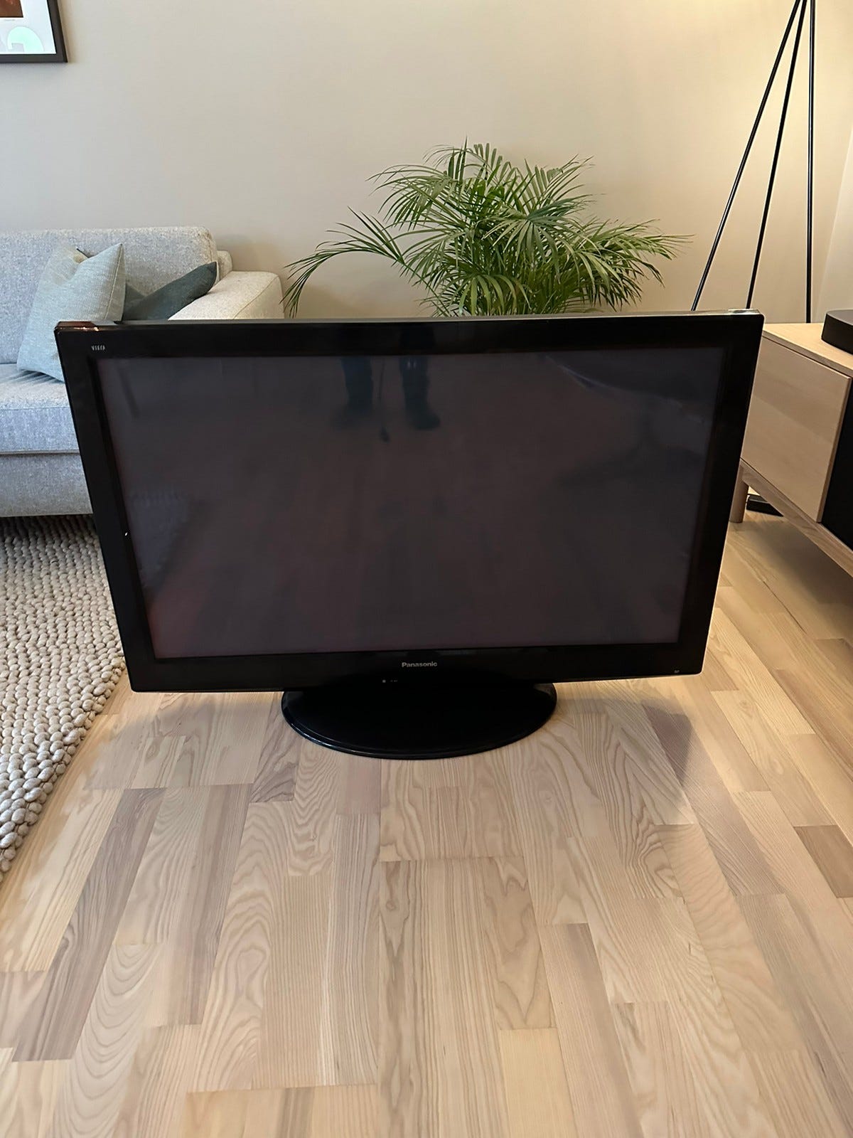 Panasonic Viera plasma 42" FINN