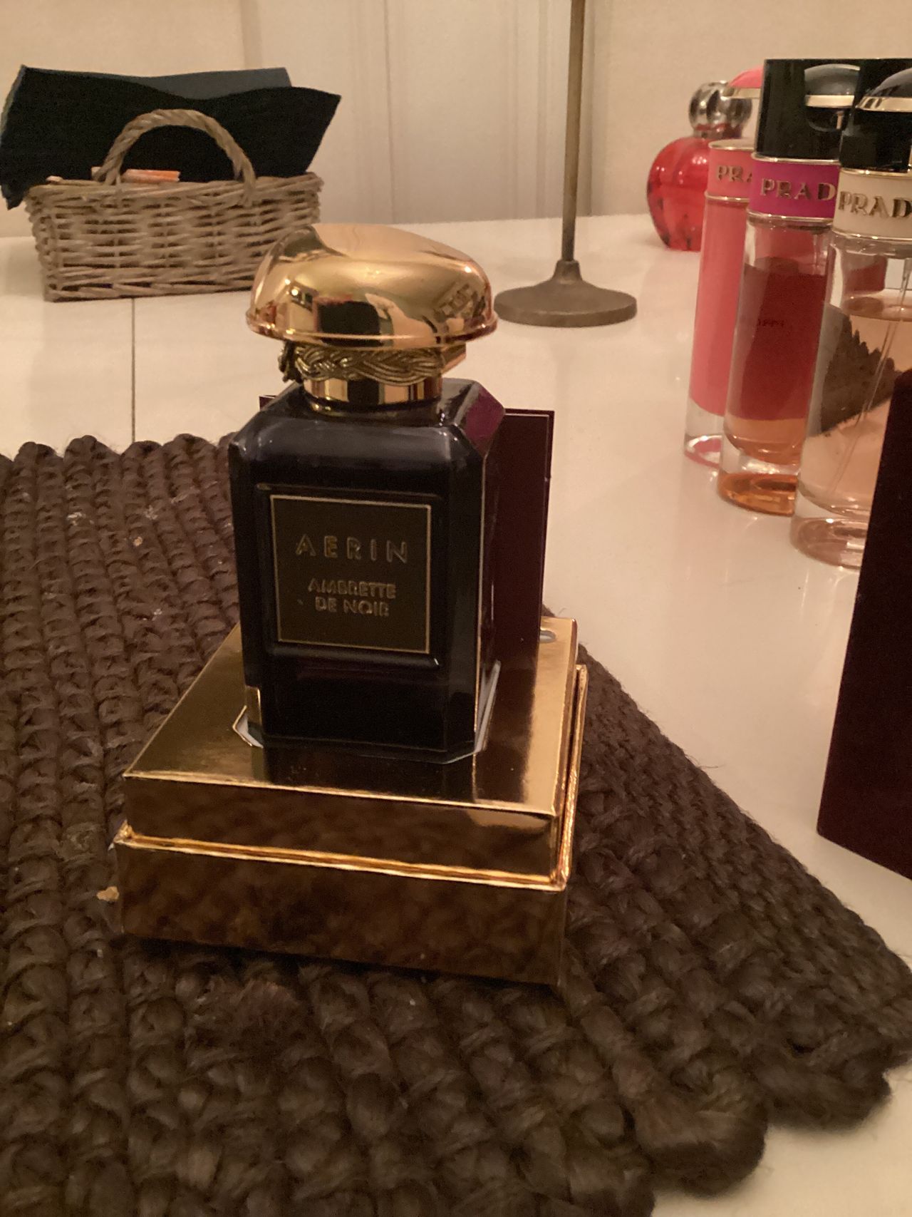 Aerin ambrettte noir parfum FINN torget