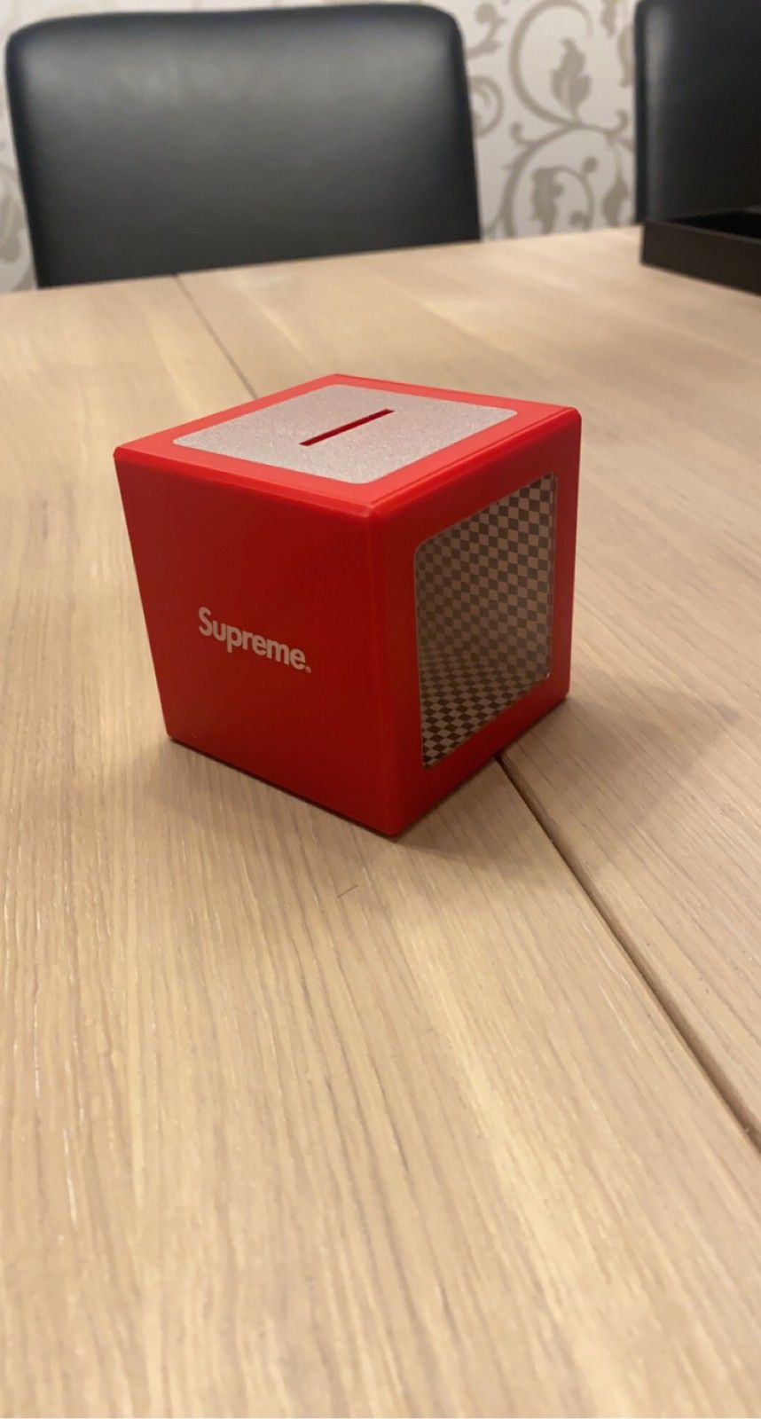 Supreme Illusion Coin Bank | FINN torget