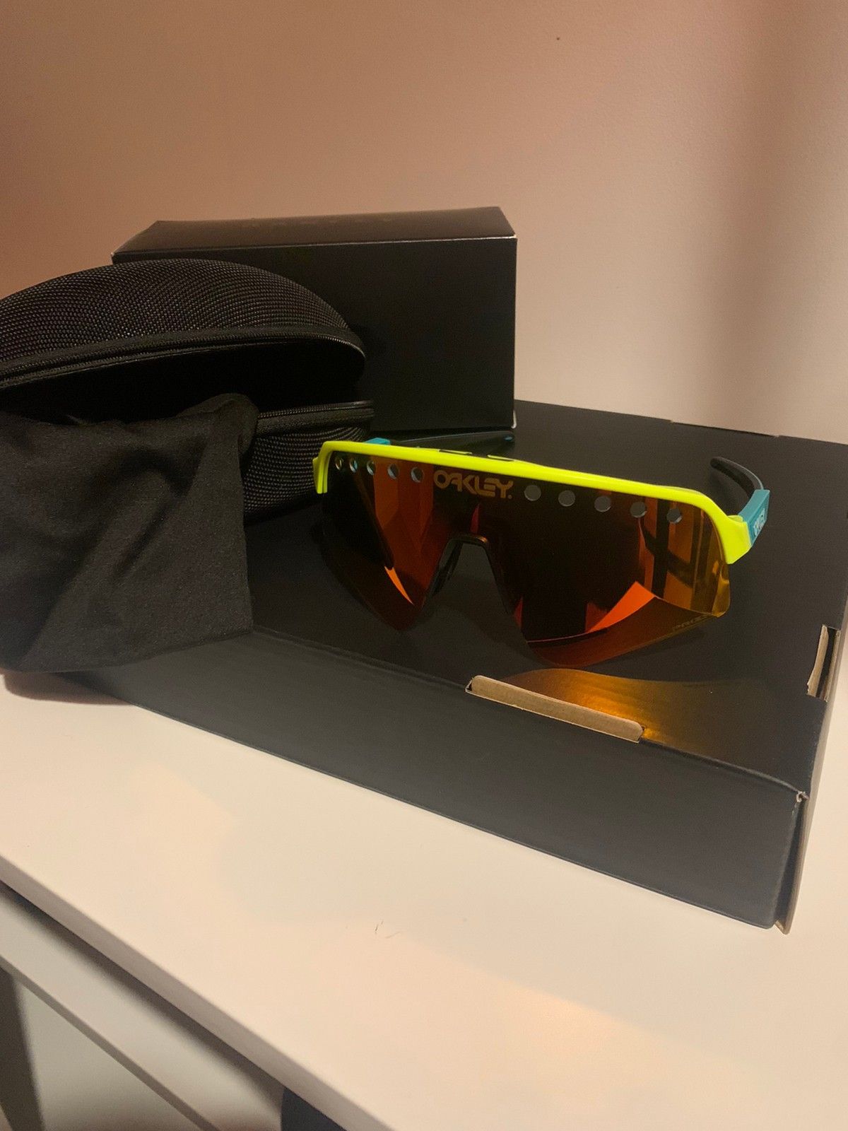 Nye Oakley Sutro Lite Sweep Tennis Ball Yellow Prizm Ruby Finn Torget 