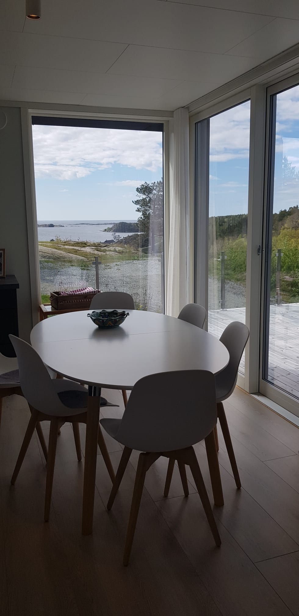 Kjøkken med skyvedør til terrasse Galleribilde