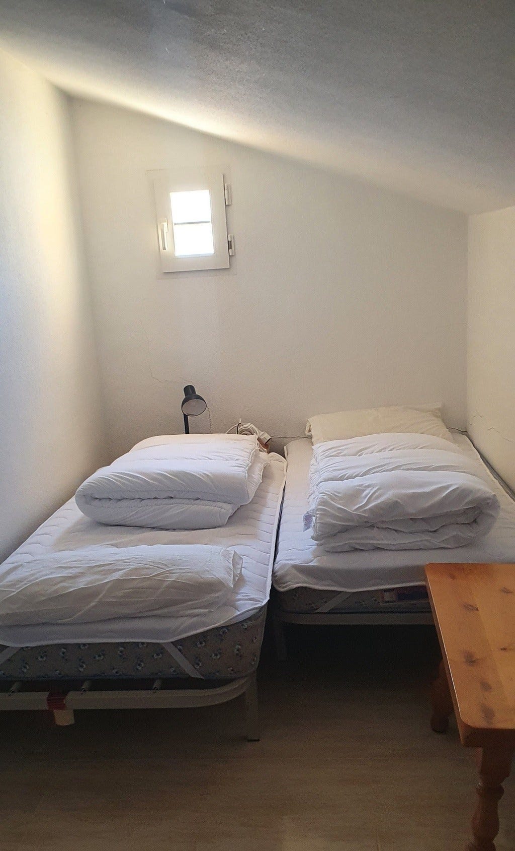 Om ønskelig er det mulig å lage en vegg-til-vegg dobbeltseng her også :-) Galleribilde