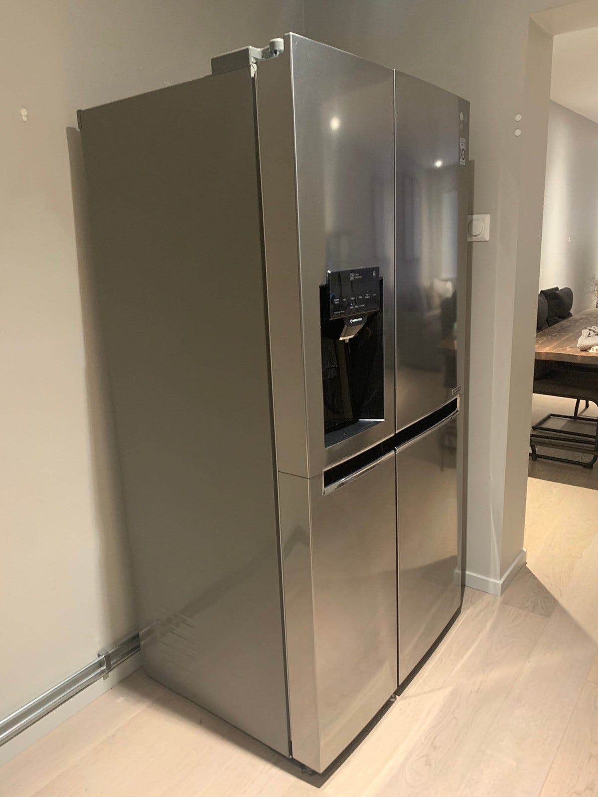 RESERVERT! LG Inverter Linear Kjøleskap og fryser med isbiter og ...