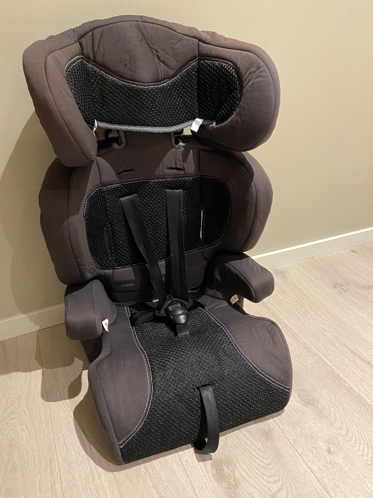 Barnesete til bil IKKE ISOFIX FINN