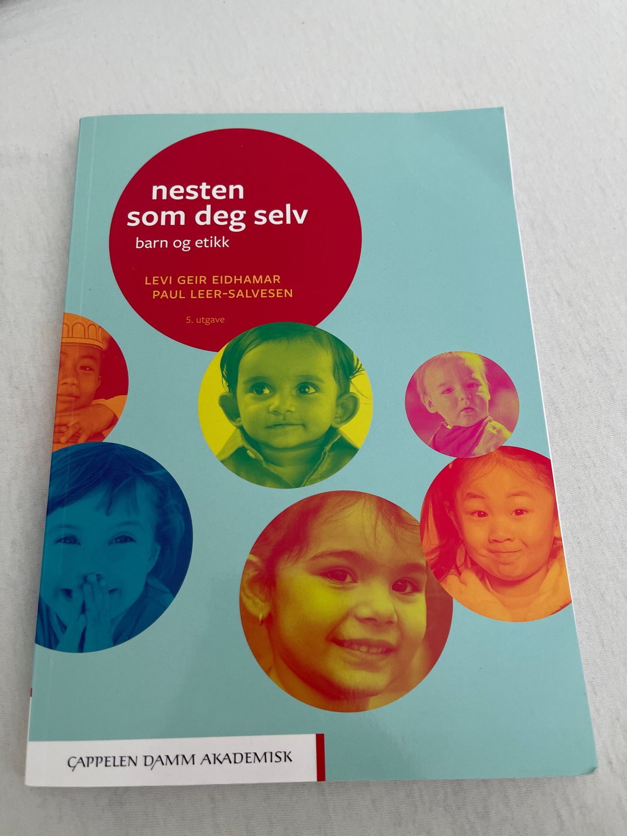 Nesten Som Deg Selv | FINN Torget