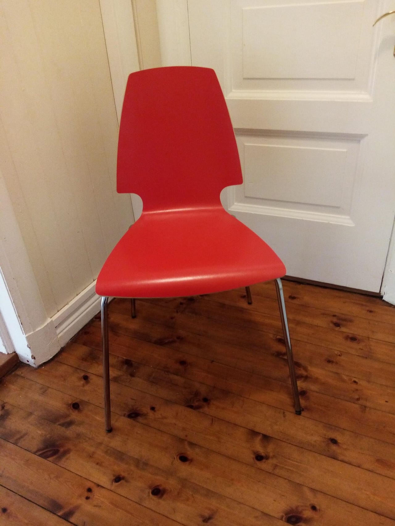 Elegant rød stol | FINN-torget