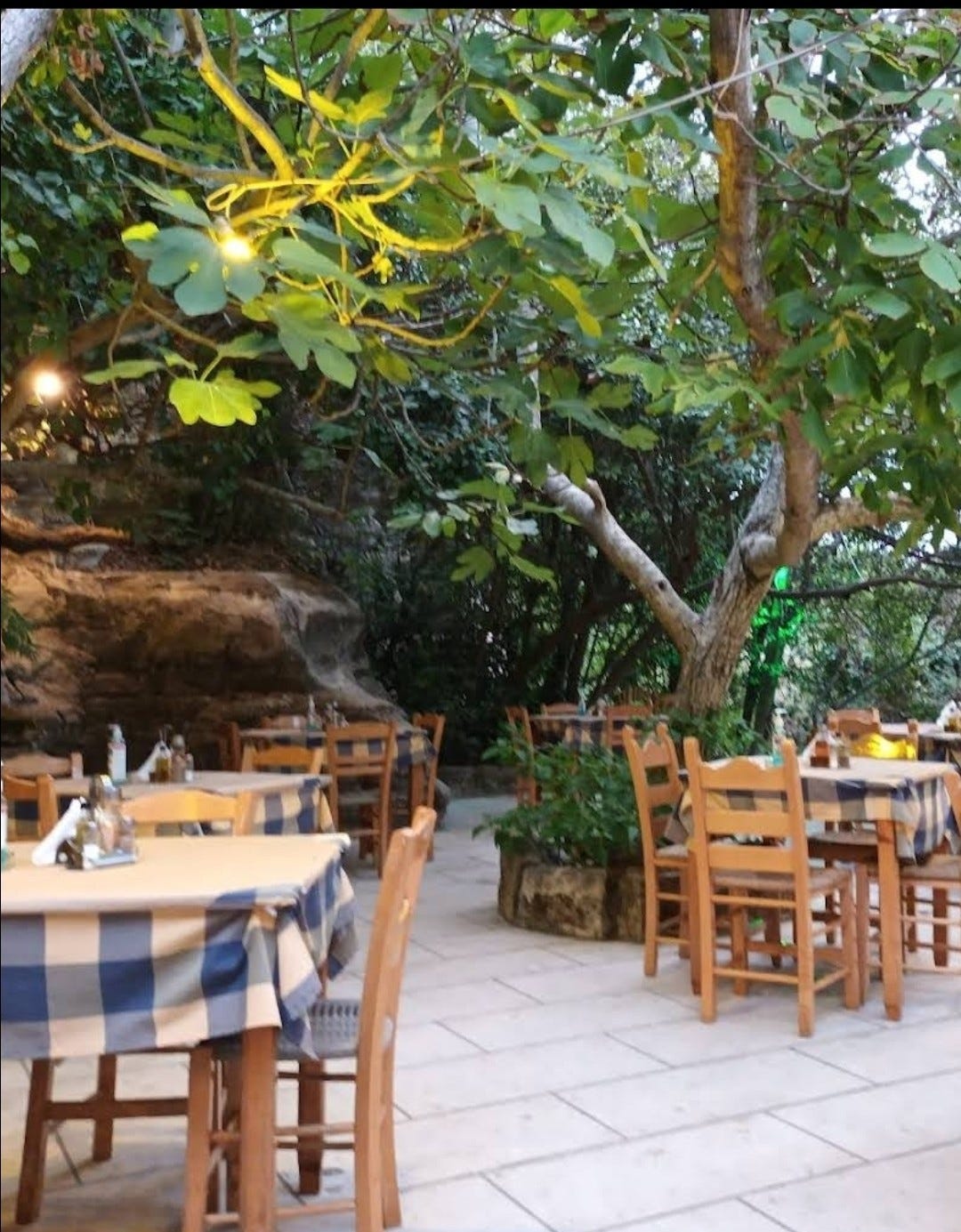 Lagos Taverna Galleribilde
