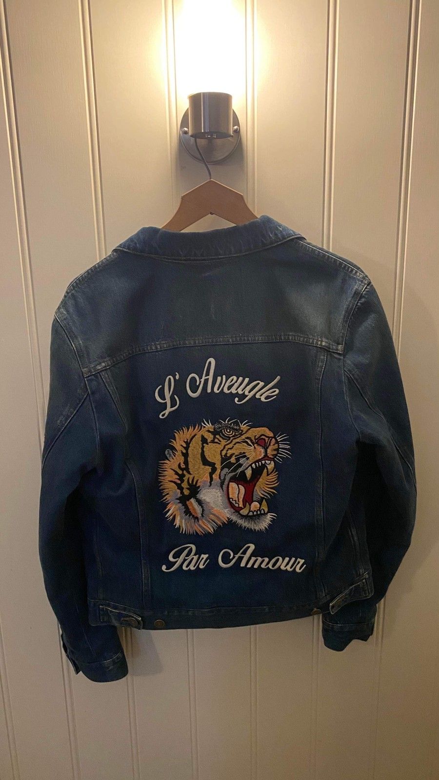 Gucci tiger embroidered denim on sale jacket