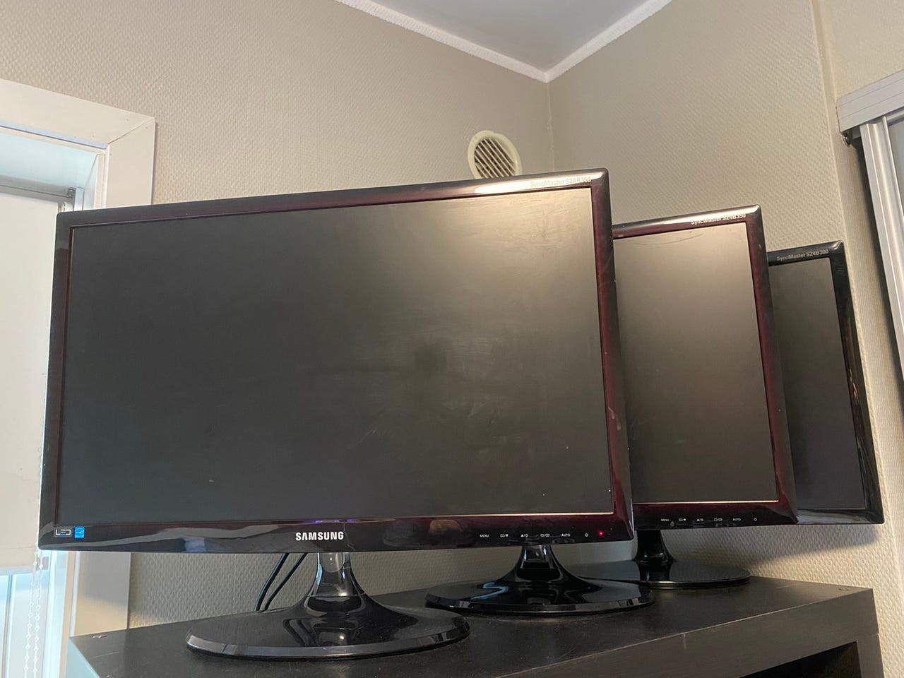 2stk Samsung 24¨ led skjerm - Syncmaster s24b350, s24b300 selges | FINN ...