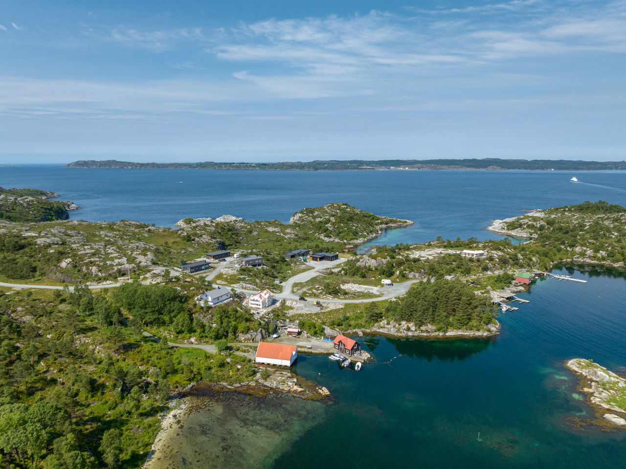 TOMTER INKL. BÅTPLASS – VED BADESTRAND OG BÅTHAVN! Mulighet for naust.