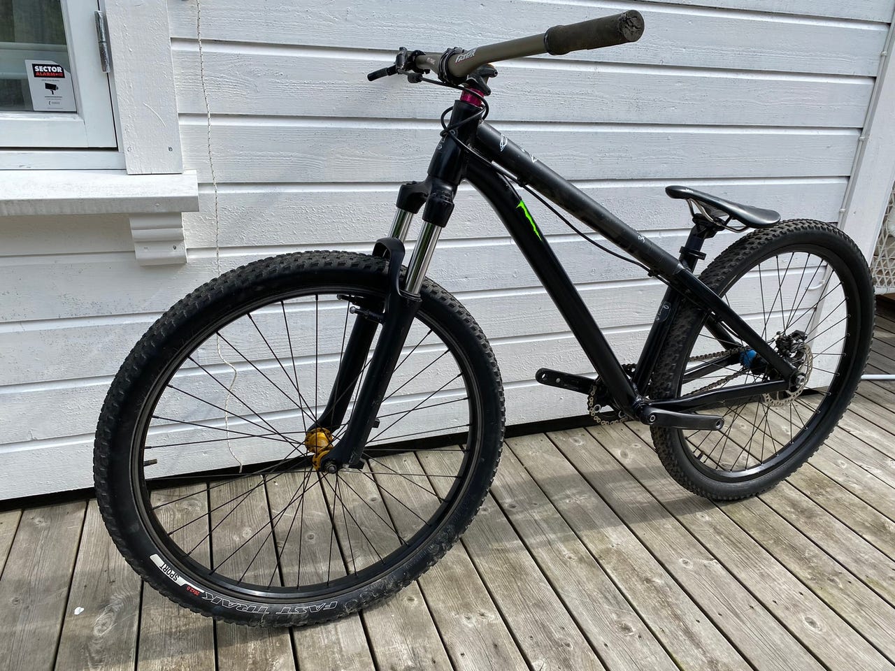 dk asterik dirt jumper