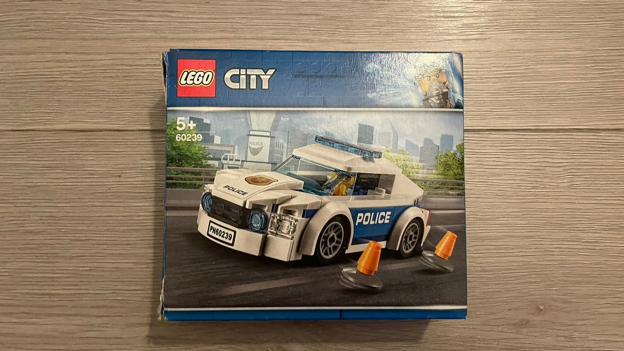 Lego City 60239 eske og FINN torget