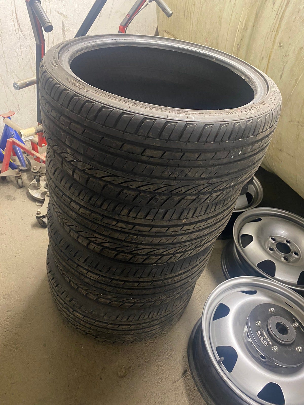 215-35-r18-dekk-finn-no