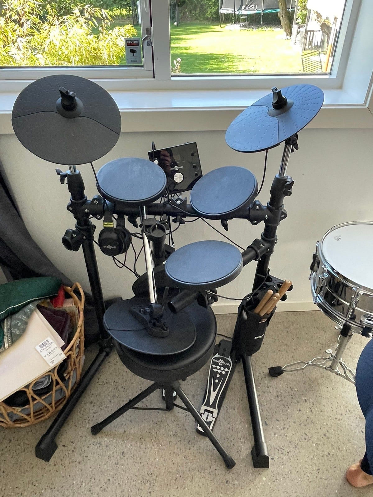 Gear4Music DD400+ Electronic Drum Kit/Trommer FINN