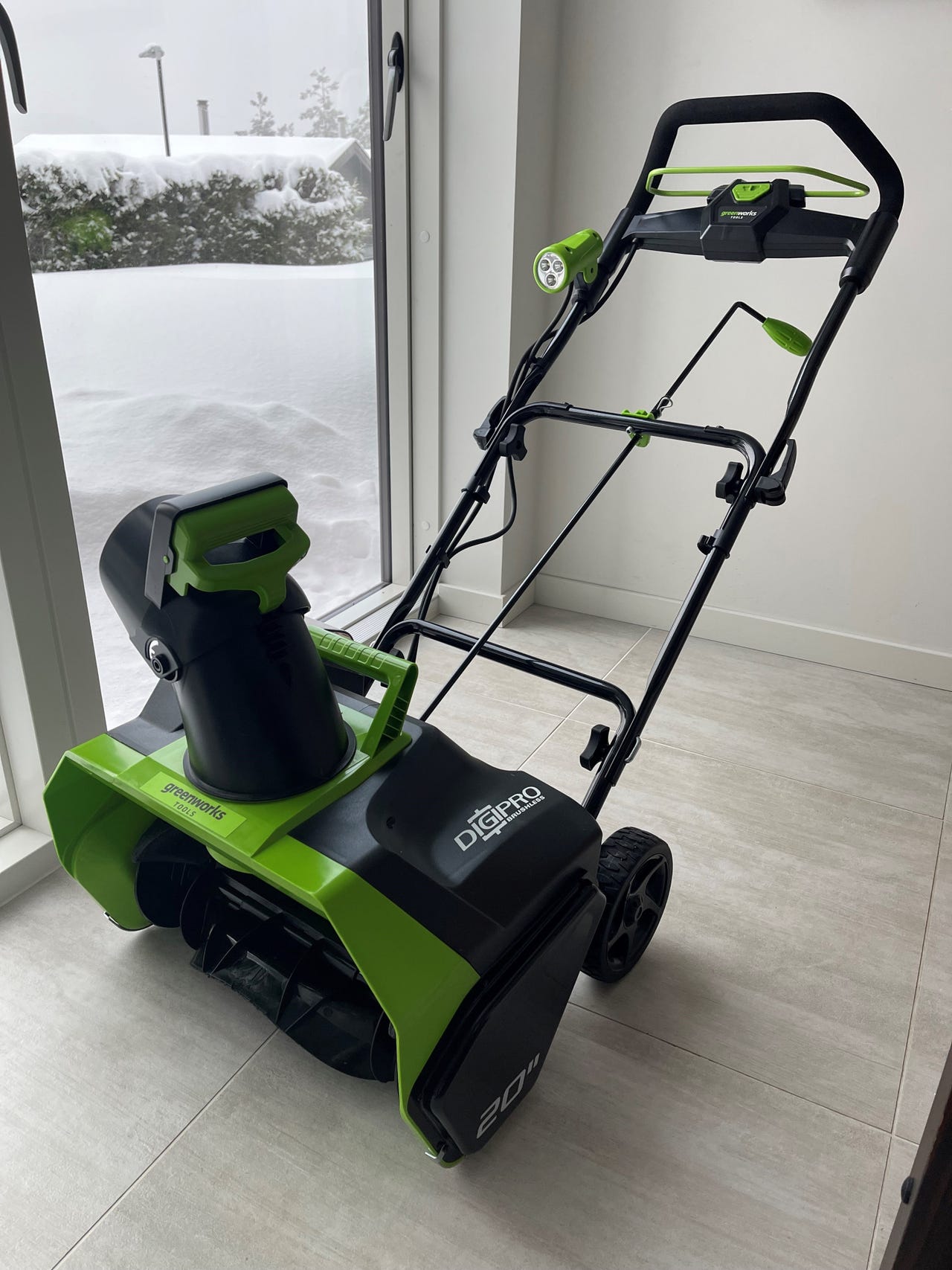 Greenworks elektrisk snøfreser, 40V med hurtiglader og 4.0Ah litium ...