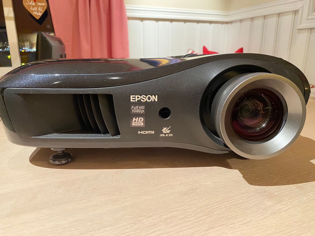 Epson lcd projector EMP TW1000 inkl lerret kun 500 kroner FINN