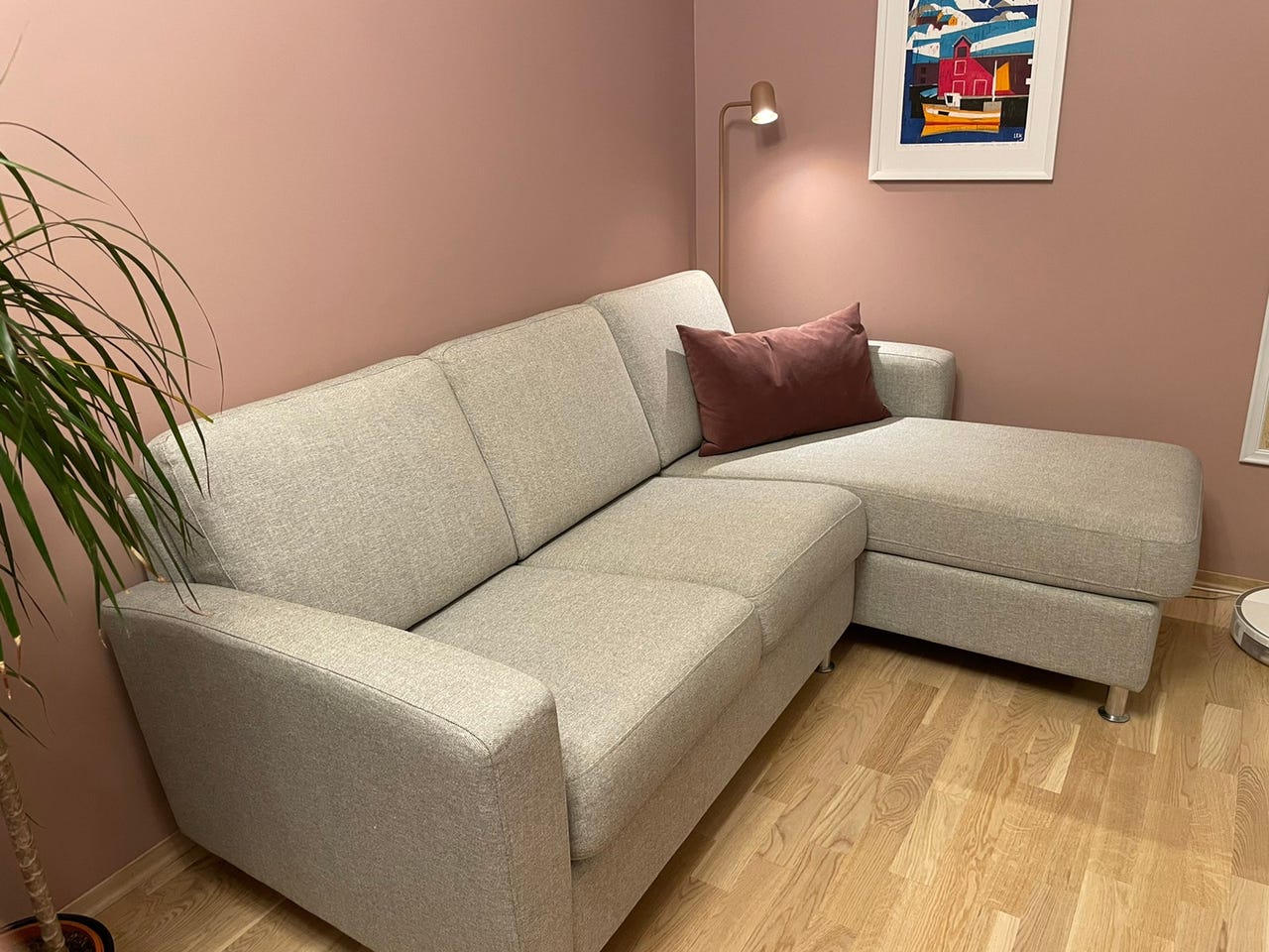 Liten sofa med sjeselong fra Formfin FINN