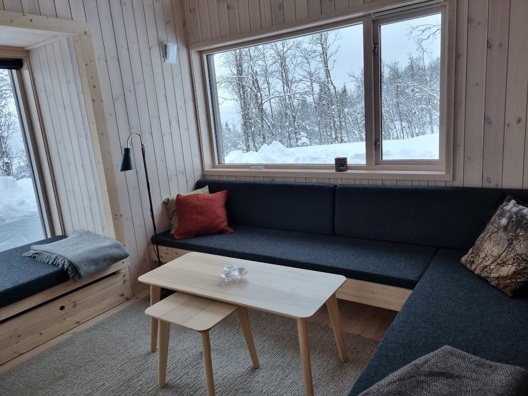 Plassbygd sofa Galleribilde