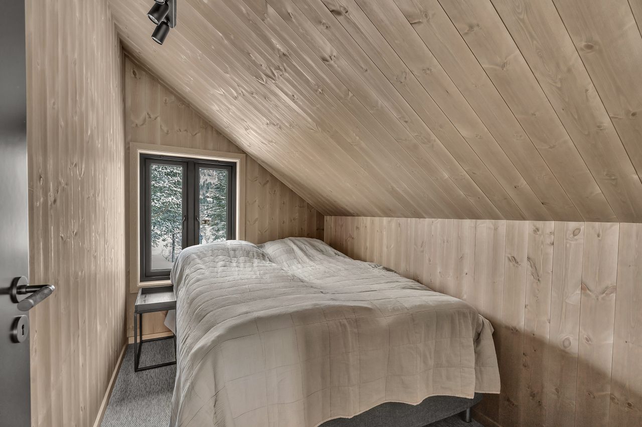 Image #42 Innholdsrik arkitekttegnet hytte på stor tomt - Smarthytte med varmepumpe