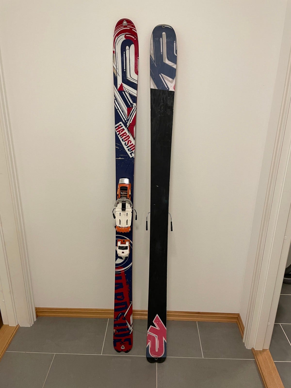 K2 hardside allmountain med NTN Telemark bindinger og sko FINN