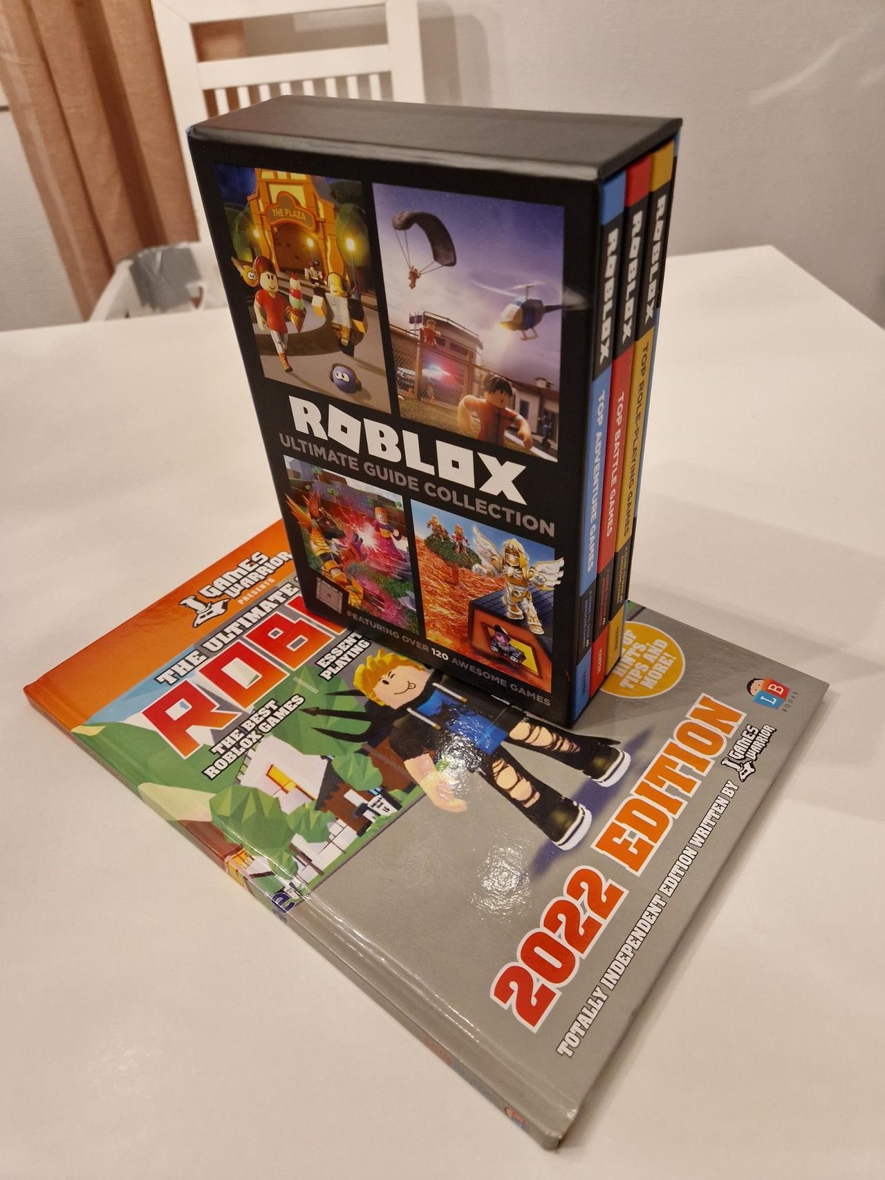 The Ultimate Guide to Roblox-Gaming Fun 2022: : Books