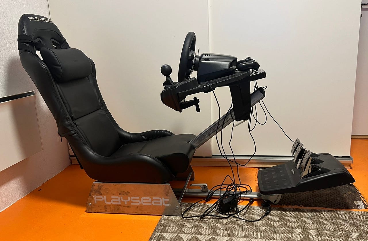 Playseat, Logitech G29 ratt, pedaler og girspake. Komplett pakke