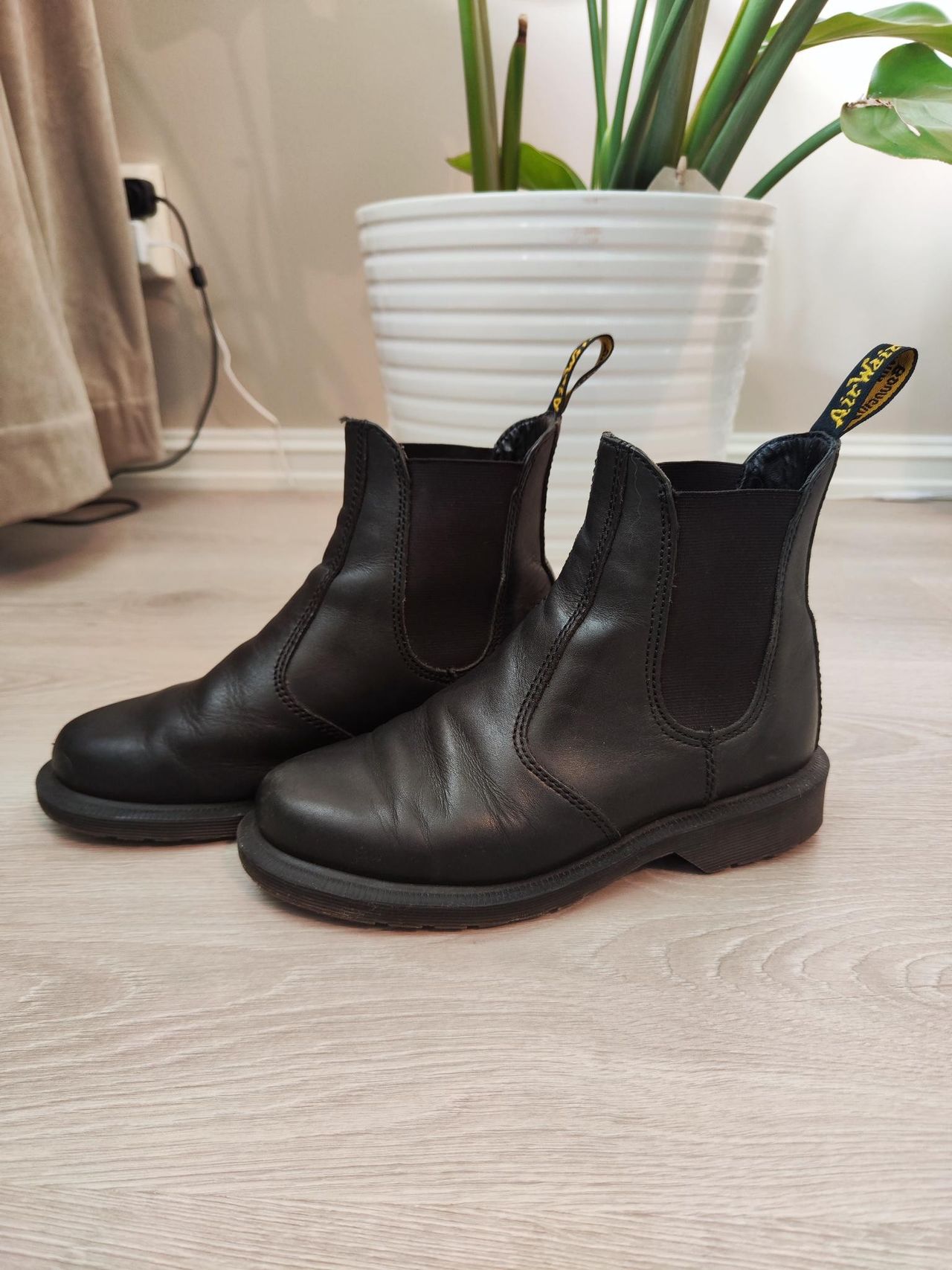 Dr martens clearance chelsea boots 36