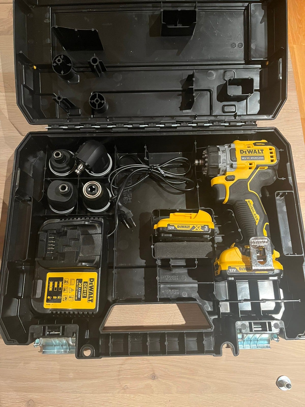 Dewalt Dcd793 12v multihode drill og 12v slagtrekker Dcf801 FINN