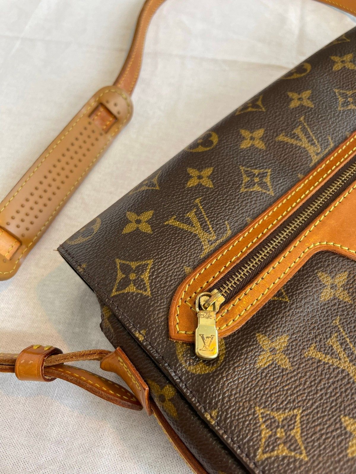 Louis Vuitton Neverfull Handbag 322147