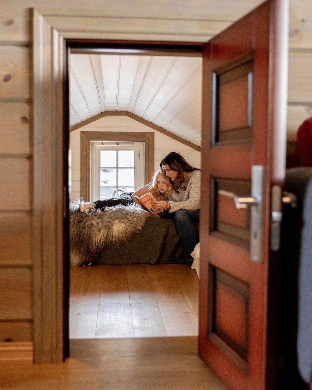 Ei lita dør inn til hemsen, her trives barna! Galleribilde