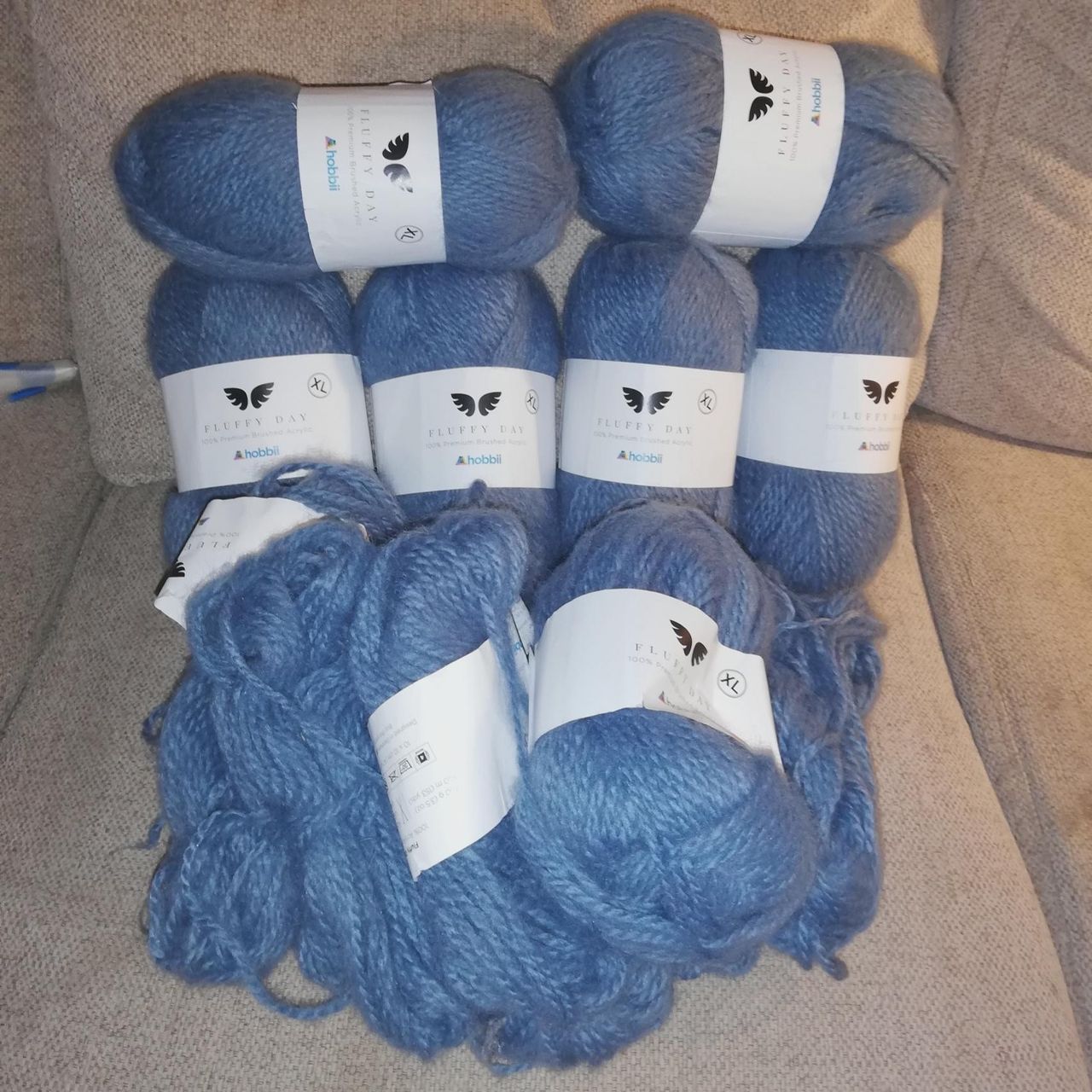 Fluffy Day, Yarn